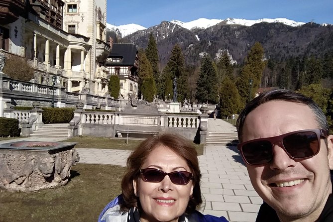 Day Trip from Bucharest to Dracula Castle, Brasov and Peles Castle Sinaia - Bran Castle: atmosphere over royal luxury