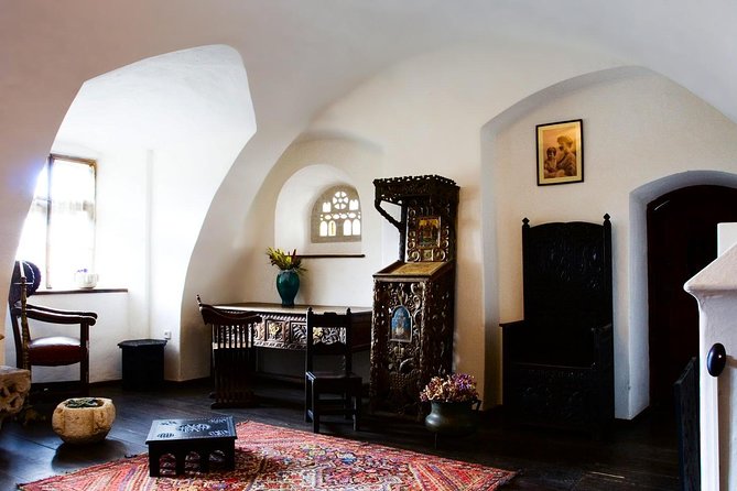 Day Trip Through Brasov in Transylvania and Bran, Peles, and Rasnov Castles - Brasov old town: the most relaxed stop
