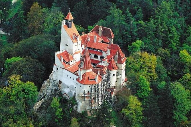 Dracula and Peles Castles Premium Tour with Hotel pick-up - Bran Castle: the Dracula stop