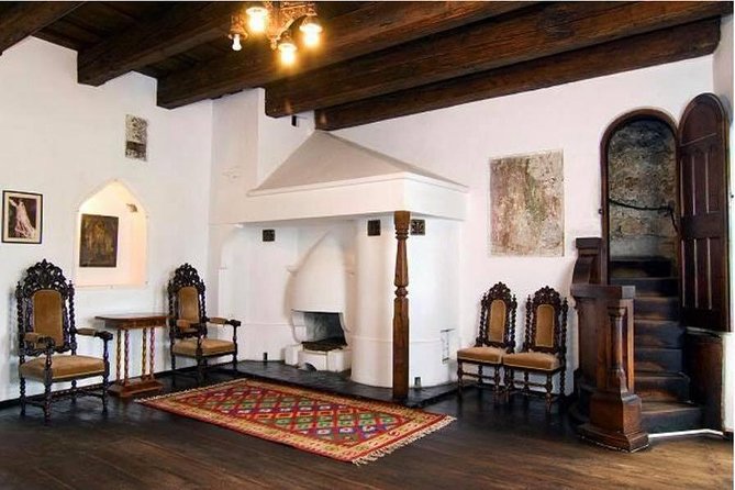 Dracula's Castle, Peles Castle and Brasov - Private Day Trip from Bucharest - Brașov’s old center and the Black Church