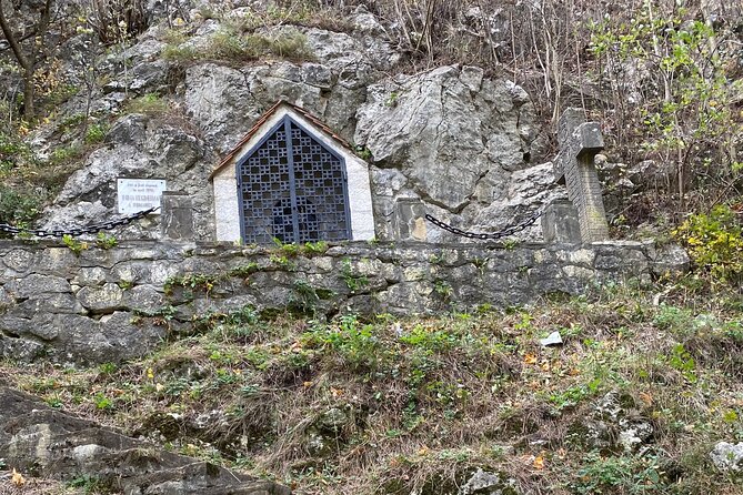 Dracula’s Tour – Vampires, Ghosts and Haunted Places in Bran - From the park to the vampire’s tombstone