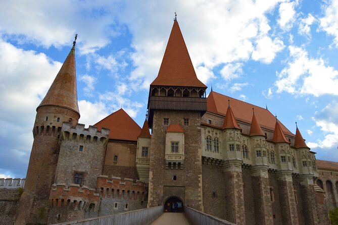 Exclusive Tour: Corvin Castle, Alba Iulia and traditional villages from Sibiu - The Morning Ride to Corvin Castle