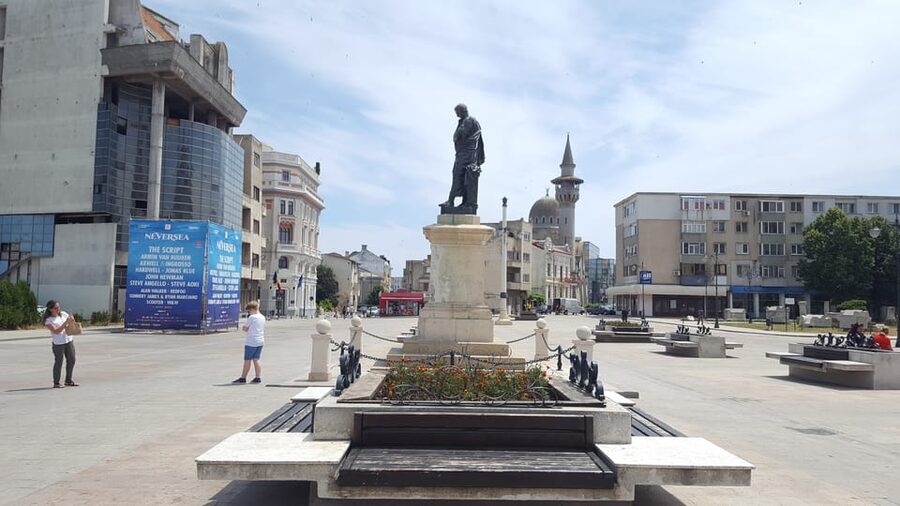 From Bucharest: A Day by the Black Sea Shared Group Tour - Mamaia Beach and Romania’s classic seaside break