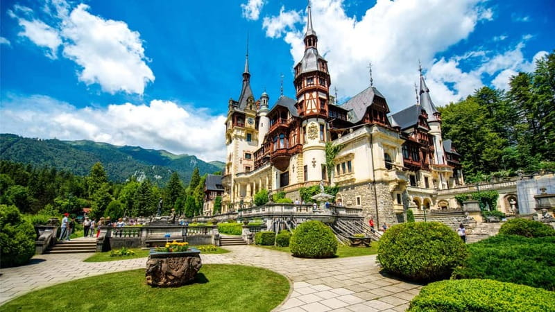 From Bucharest: Dracula's castle, Peles Castle and Brasov - Peleș Castle and the royal stop in Sinaia