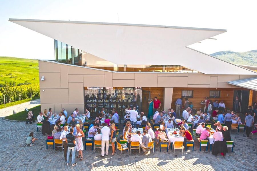 From Bucharest: Exclusive Dealu Mare Wine Tasting Tour - Lunch: a separate cost and a useful pause