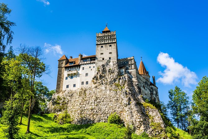Guided Tour to Dracula Castle, Peles Castle and Brasov - Brasov’s old center and a welcome pause