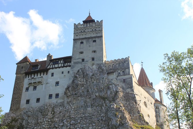 Guided visit in Spanish to the Castle of Dracula in Bran (native Spanish guide). - What this Bran Castle visit is really about