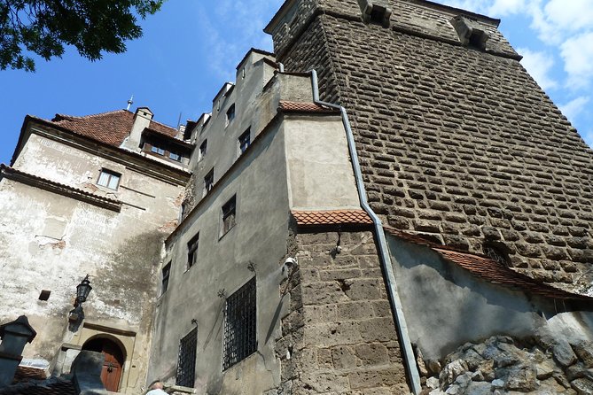 Guided visit in Spanish to the Castle of Dracula in Bran (native Spanish guide). - Why the Spanish guide matters