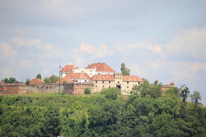 Guided visit in Spanish to the medieval center of Brasov (native Spanish guide). - Starting outside Brașov’s medieval walls