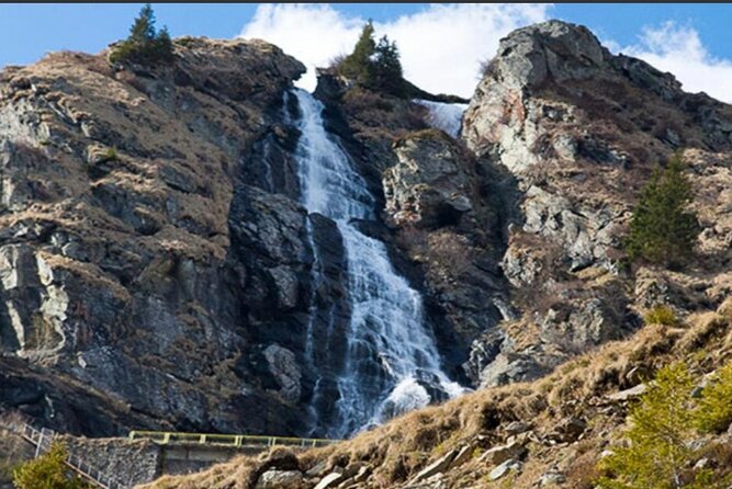 Hike to Poenari Fortress, Vidraru Dam, Argeș Monastery - Private - What the private format is worth