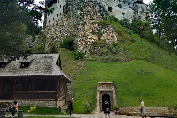 Libearty Bear Sanctuary and Dracula's Castle - Day Tour from Bucharest - Small-group transport and pickup details
