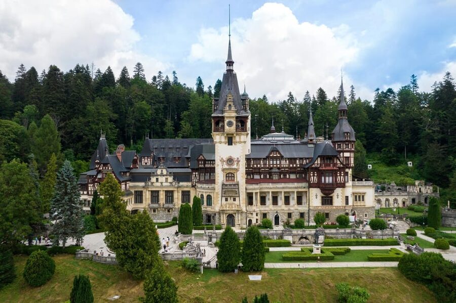 Minivan 8: Peles & Dracula's Castle and Brasov Full-Day Trip - What to bring and how to handle the day