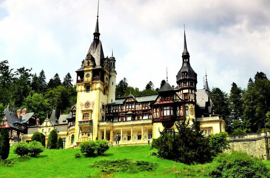 Minivan 8 Places : Dracula Castle, Peles, & Brasov Day Tour - Bran Castle and the Dracula question