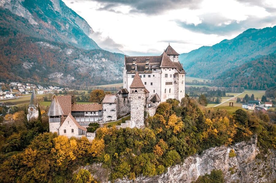 Minivan 8 Places : Dracula Castle, Peles, & Brasov Day Tour - Guides, commentary, and what adds value