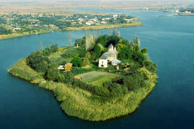 Mogosoaia Palace & Snagov Monastery: Private tour from Bucharest - Who should book this outing
