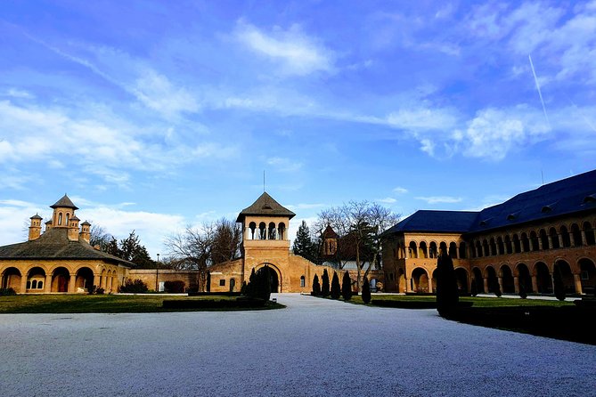 Mystical Monasteries, Dracula's Tomb and Mogosoaia Lake Palace - Private Tour - Mogosoaia Palace and the Brancovenesc style