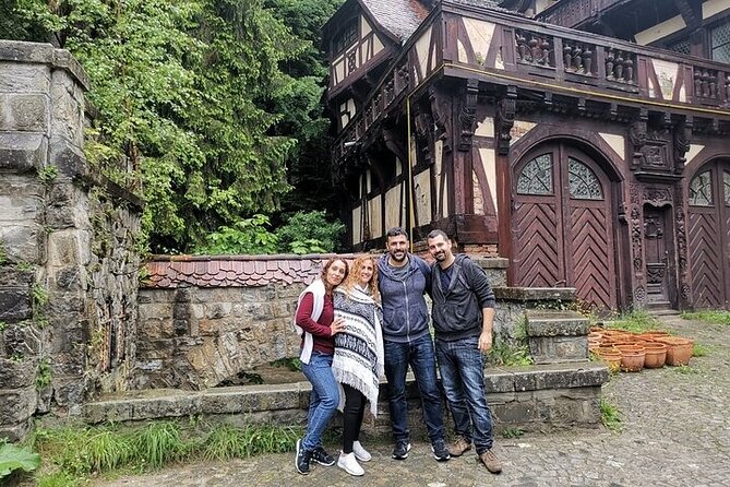 Original Carpathian Village Experience and Sinaia in one day tour - What the vehicle and group size mean