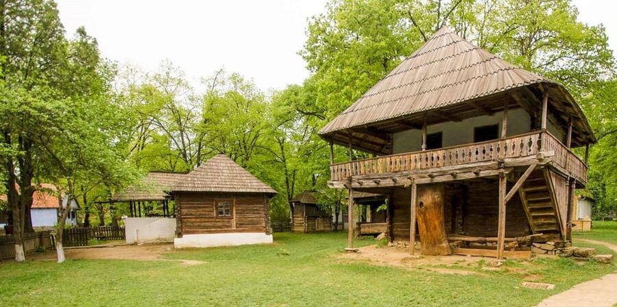 Palace of the Parliament, Village Museum & Ceaușescu Mansion - The private world of Ceaușescu Mansion