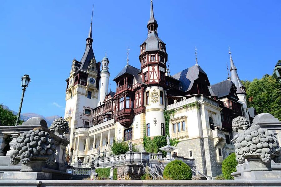 PREMIUM TOUR (6 Pax) Bucharest, Peles&Bran Castles & Brasov - Why this Bucharest day trip works