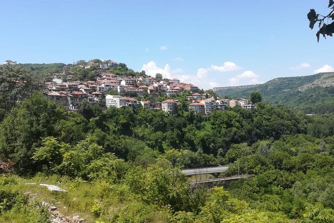 Private Day Trip to Bulgaria and Veliko Tarnovo from Bucharest - Lunch with a valley view