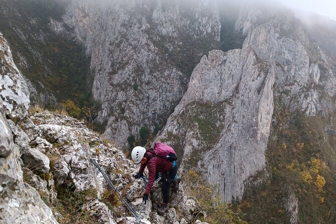 Private Hiking OR Climbing Experience in beaufitul gorges - The 15-minute walk through the gorge