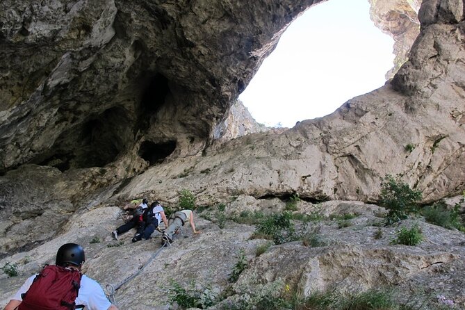 Private Hiking OR Climbing Experience in beaufitul gorges - The small fortified cave beside the route