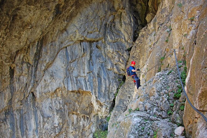 Private Hiking OR Climbing Experience in beaufitul gorges - The 20-minute photo stop above the climb