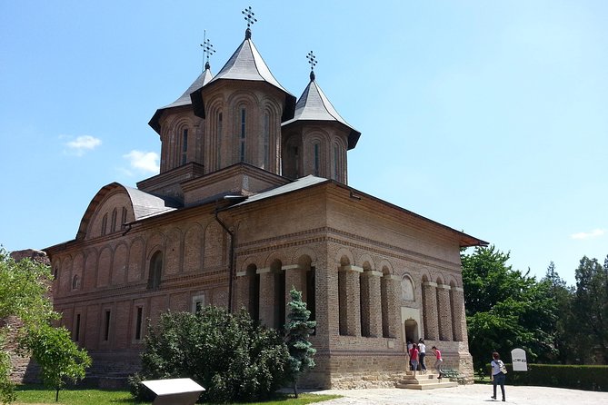 Searching for Dracula: Private Day Trip from Bucharest - Poienari Fortress and the 1,480-step test