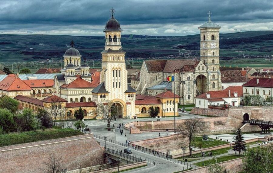 Sibiu: Alba Iulia and Corvin Castle Guided Tour - Key points before you book