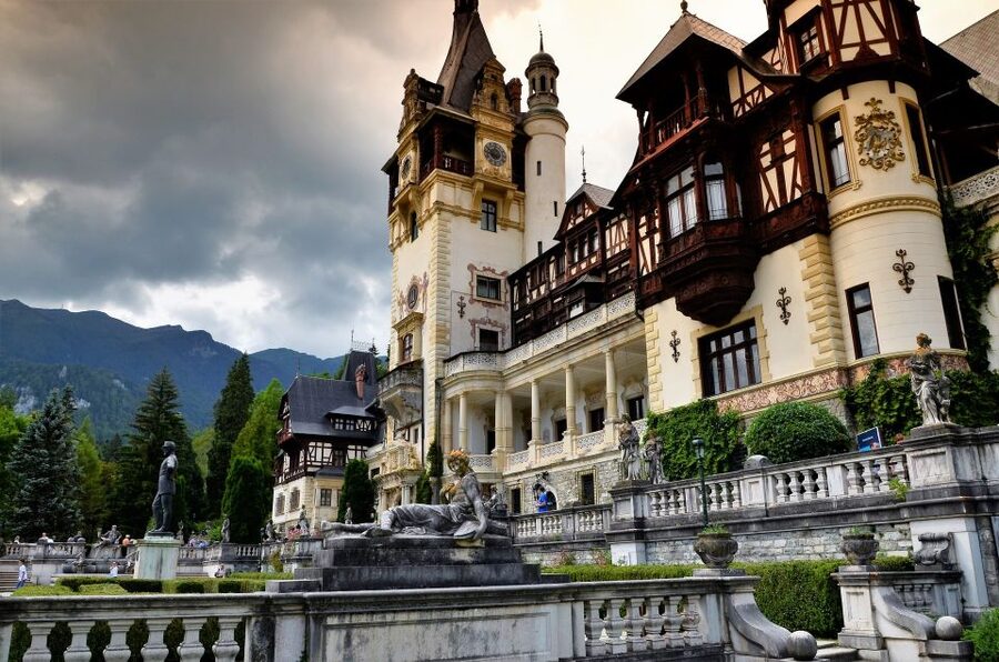 Sinaia: Peleș Castle Tour with An Expert Guide - Why Peleș Castle deserves your time in Sinaia