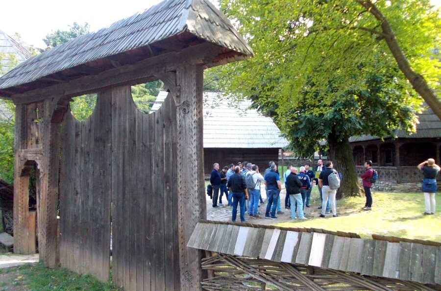 Traditions in Bucharest: Village Museum and Wine Tasting - Handmade traditions at Art&Craft Victoriei