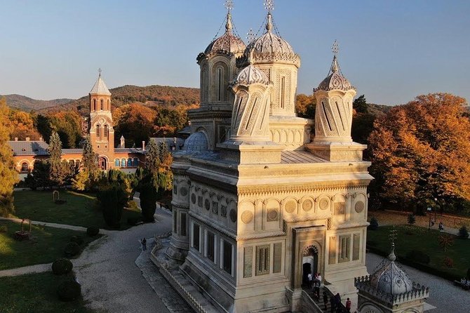 Transfagarasan Road & Balea Lake - Private Tour from Bucharest - The private vehicle, guide, and full-day rhythm