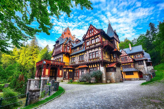Transylvania and Dracula Castle Full Day Tour from Bucharest - Peleș Castle: the royal highlight in Sinaia