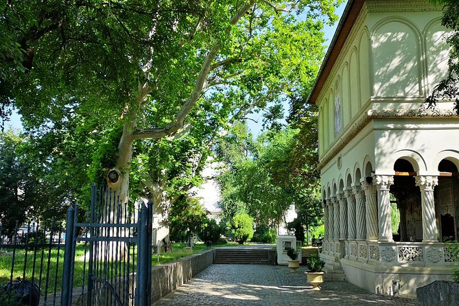 Unhealthy Food Tour of Bucharest – 4 hours - Cismigiu Park and the papanasi finale