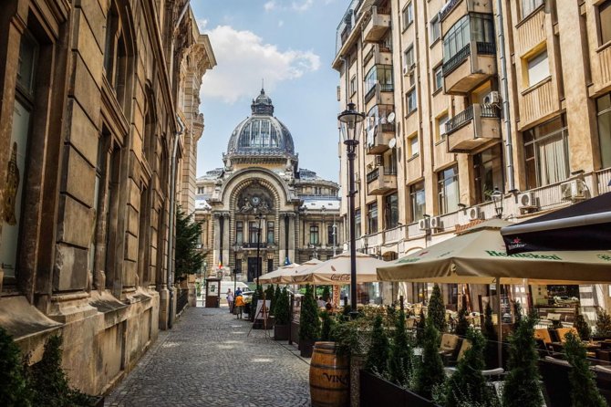 Wine tasting in Bucharest Old town - bonus cheese platter - Key points before you book